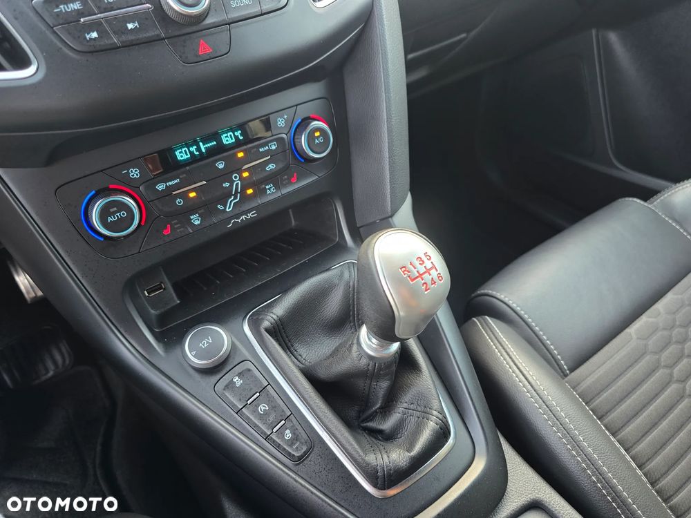 Ford Focus 2.0 EcoBoost ST mit Leder-Sport-Paket - 24