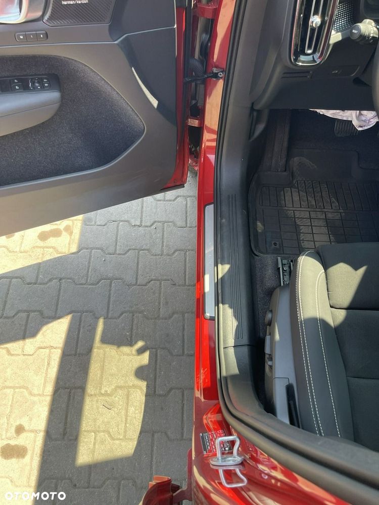 Volvo XC 40 B4 B AWD Geartronic RDesign - 9