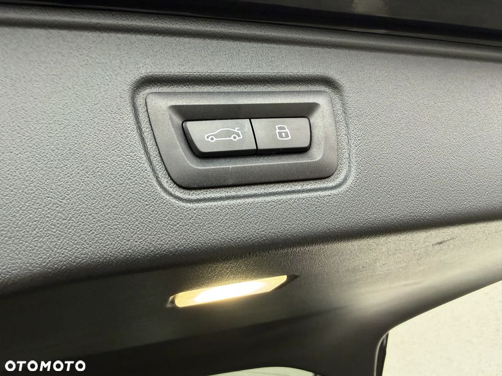 BMW Seria 5 520d mHEV - 32