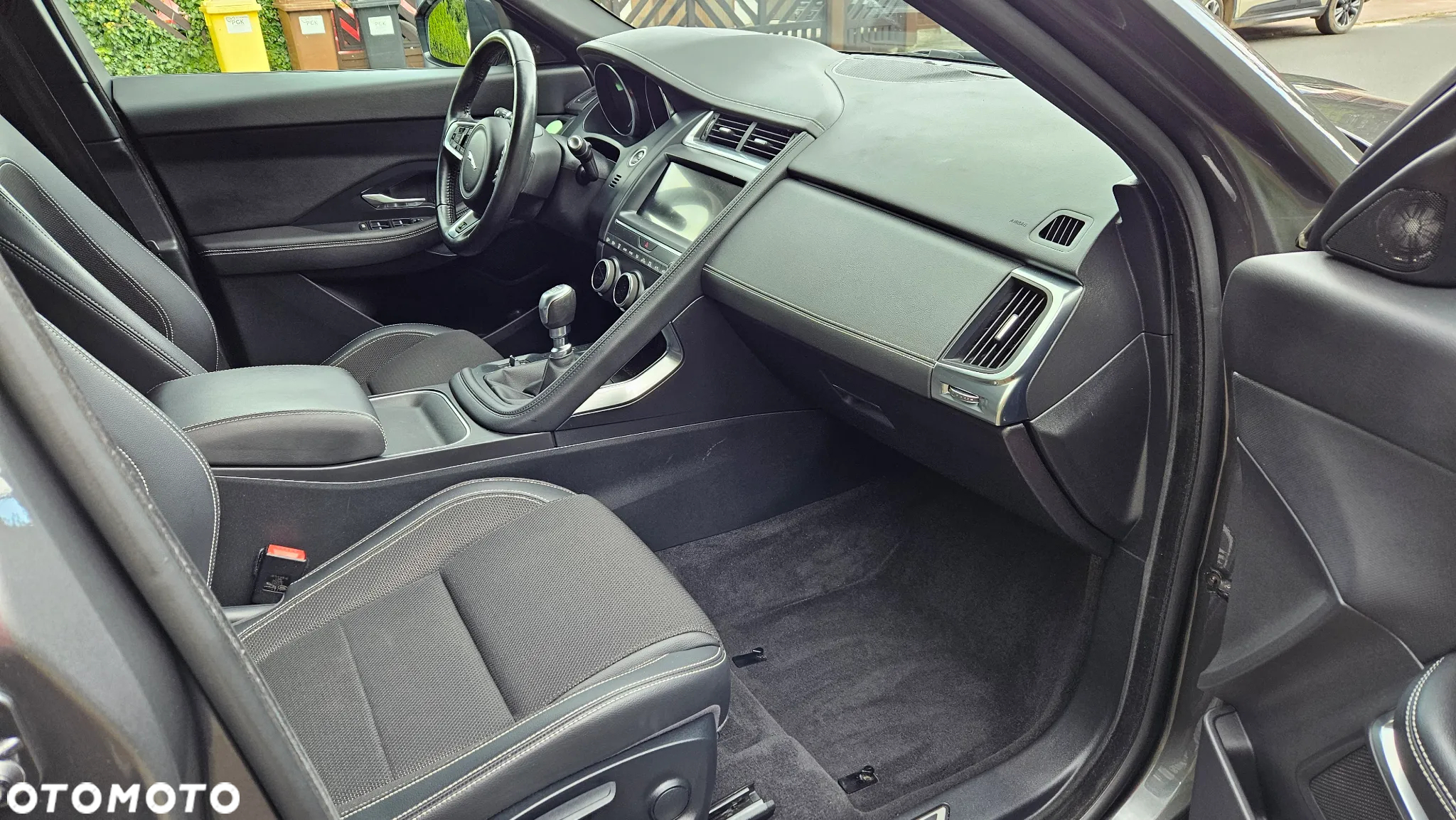Jaguar E-Pace 2.0 i4D FWD R-Dynamic S - 23