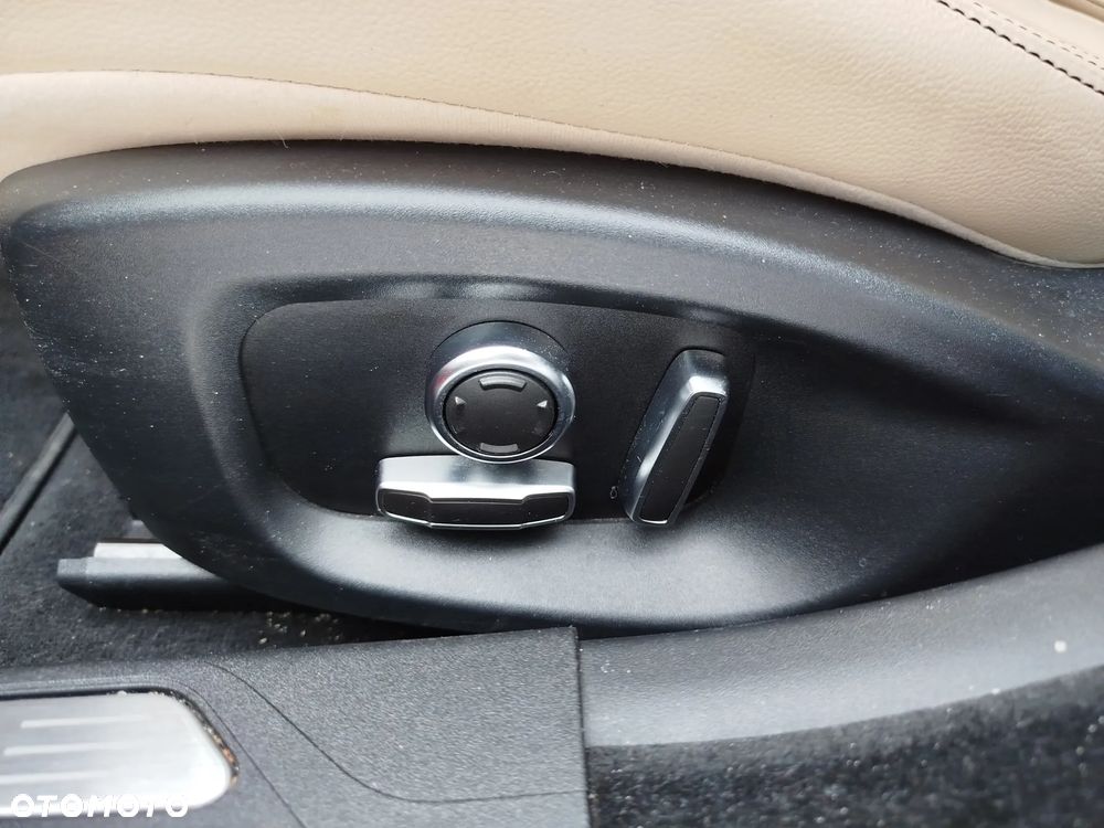 Jaguar XE 25t Prestige - 21