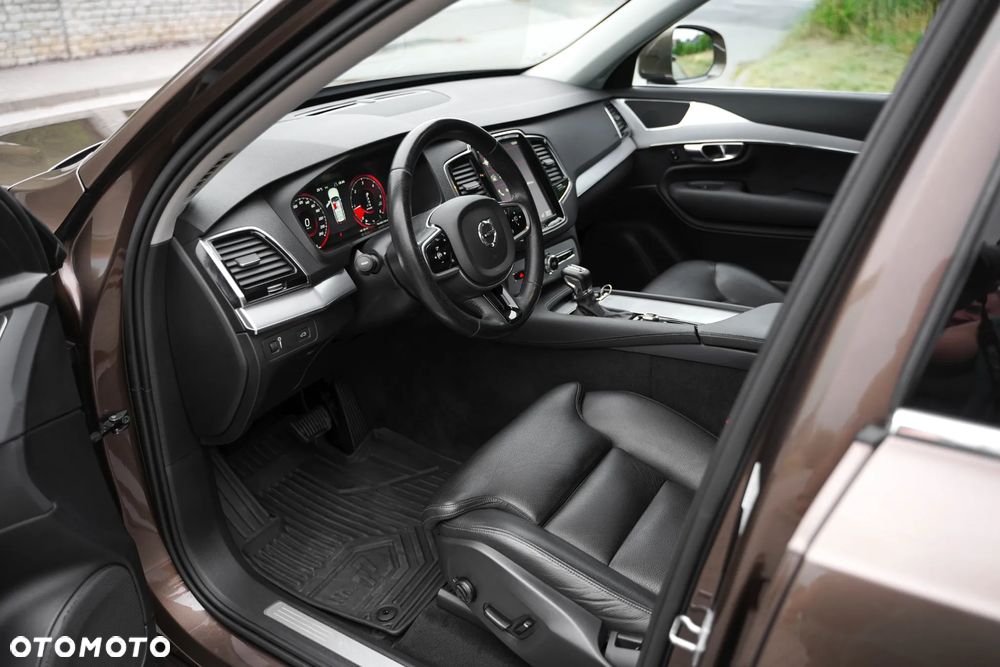 Volvo XC 90 D5 AWD Momentum 7os - 30