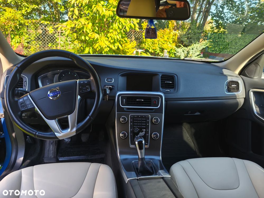 Volvo V60 D4 Momentum - 12
