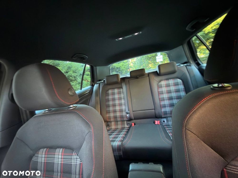 Volkswagen Golf - 20