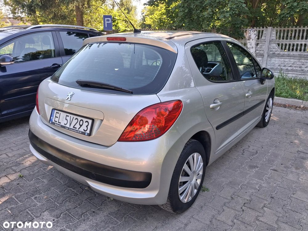 Peugeot 207 1.4 16V Trendy - 3