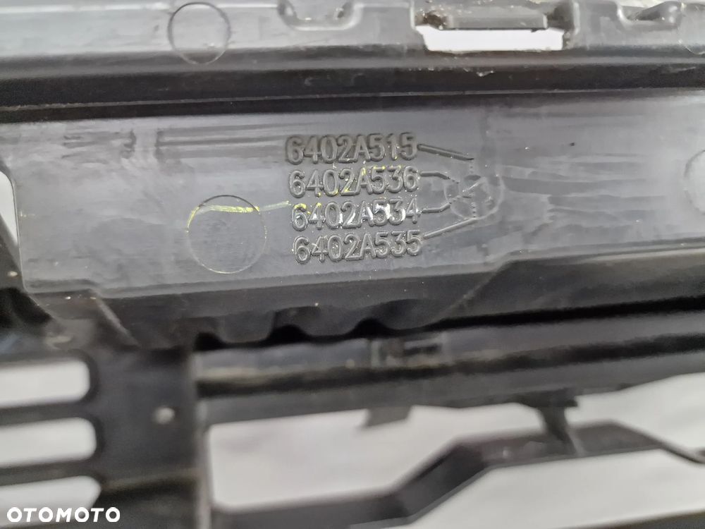 MITSUBISHI L200 19- KRATKA ŚRODKOWA ZDERZAKA PRZEDNIEGO PRZÓD , NR 6402A515 / 6402A536 / 6402A534 / 6402A535 , NR AUKCJI KR349 - 10
