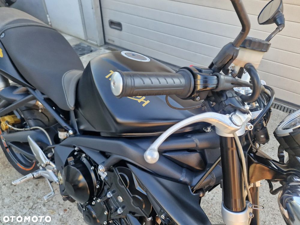 Triumph Street Triple - 17