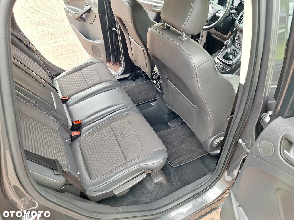 Ford Kuga 1.5 EcoBoost 2x4 Titanium - 11