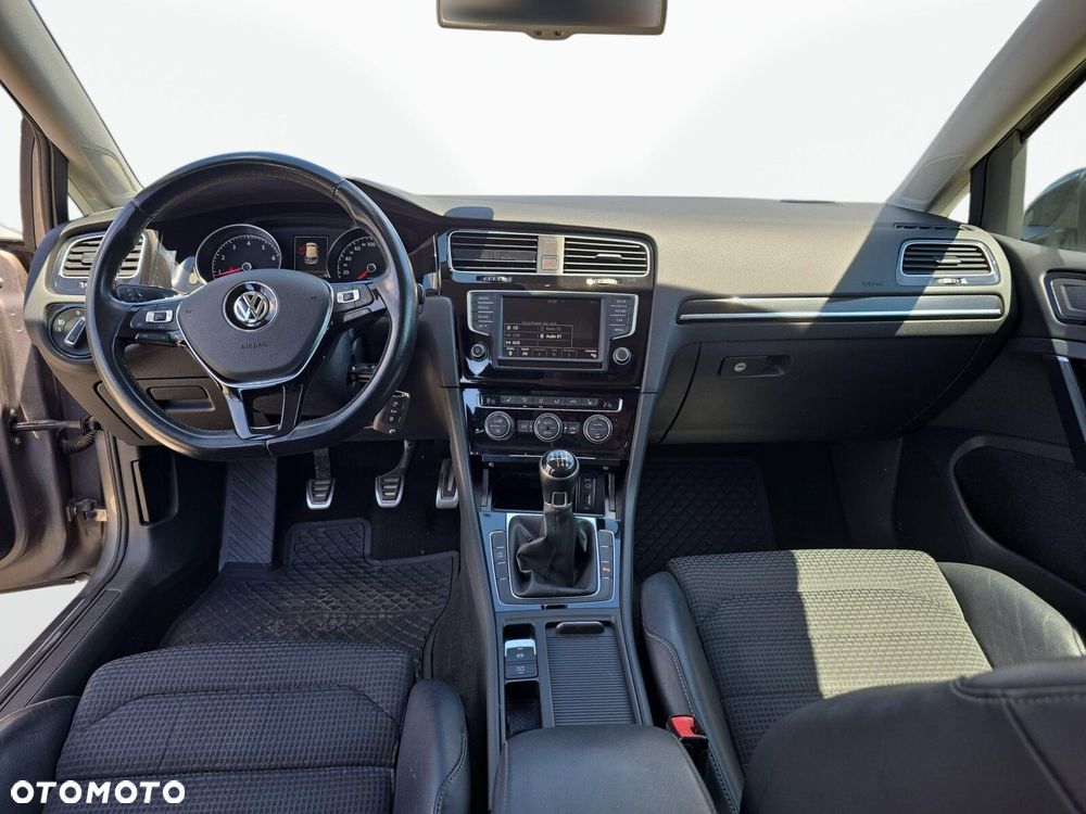 Volkswagen Golf - 23