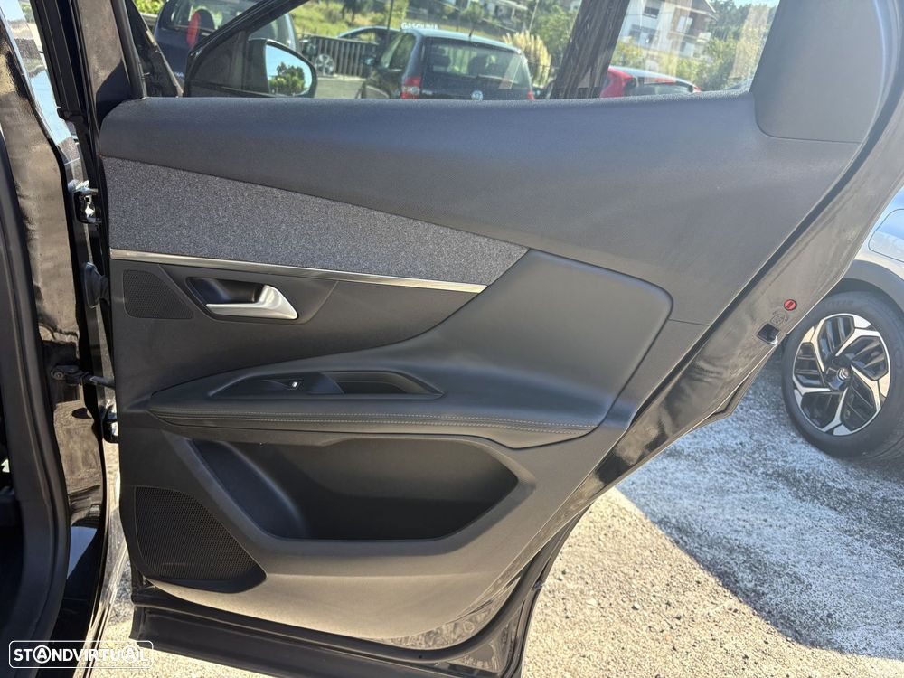 Peugeot 3008 1.2 PureTech Allure EAT8 - 26