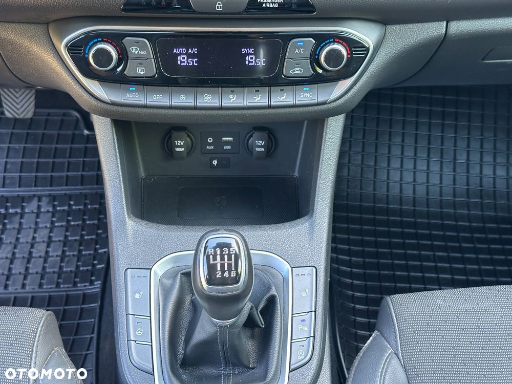 Hyundai i30 1.4 T-GDI Premiere Style - 19