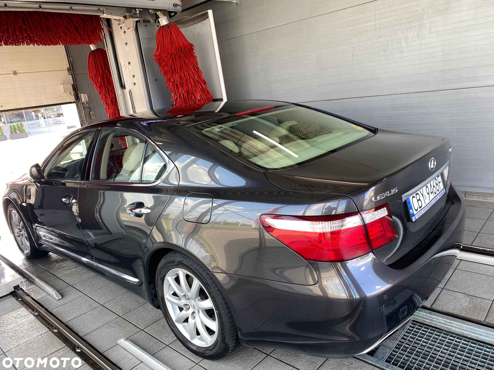 Lexus LS - 4