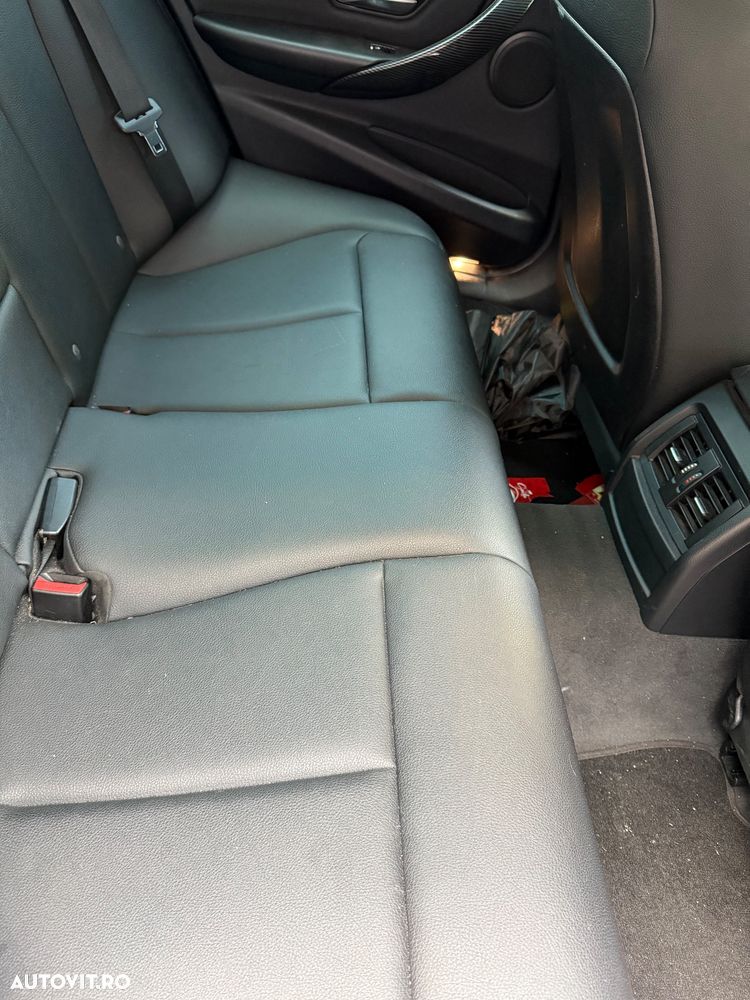 BMW Seria 3 320i xDrive Aut. - 13