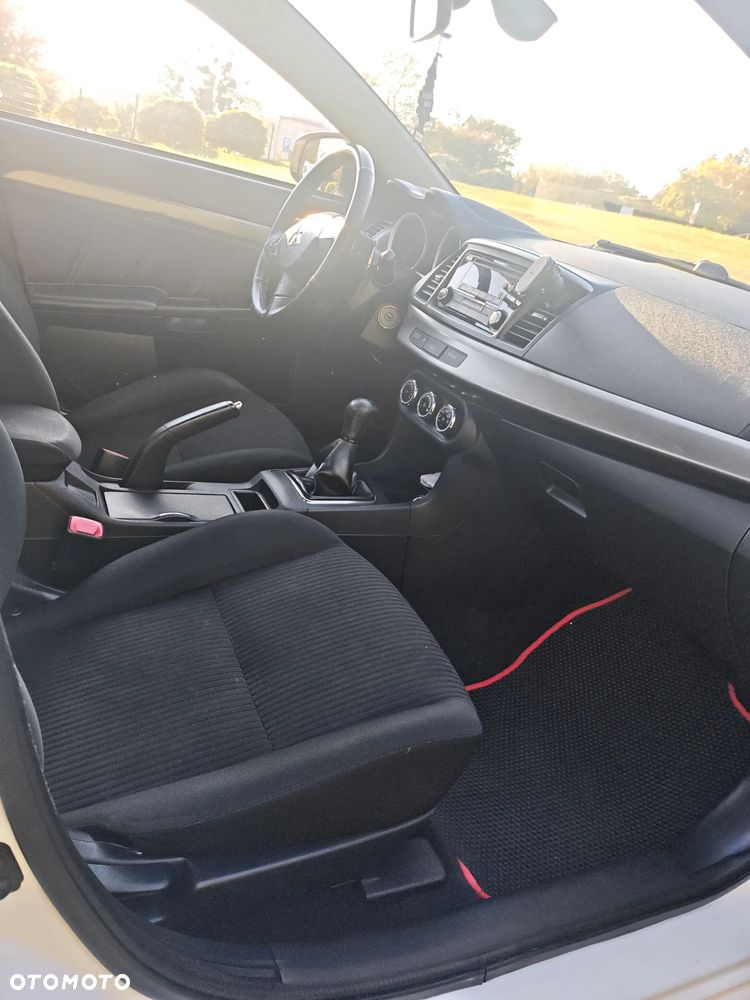 Mitsubishi Lancer 1.6 Invite - 11