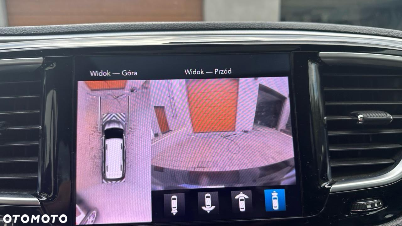 Chrysler Pacifica - 12