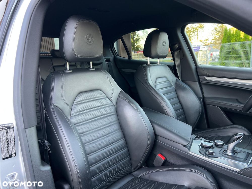 Alfa Romeo Stelvio 2.0 Turbo 16V AT8-Q4 Veloce - 21