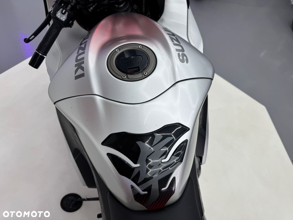 Suzuki GSX - 25