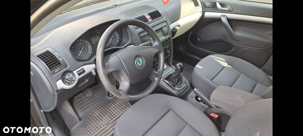 Skoda Octavia 1.6 FSI Ambiente - 8