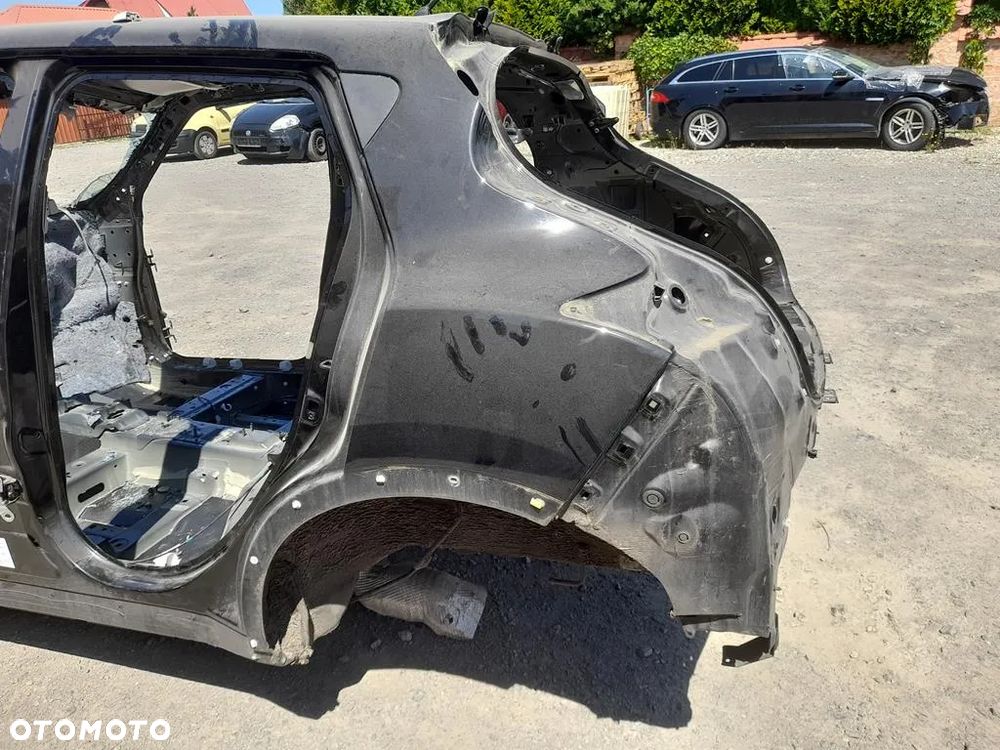 Pas tylni wanna Nissan Juke I F15 - 6