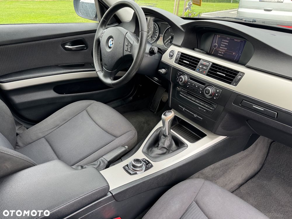 BMW Seria 3 318d - 30