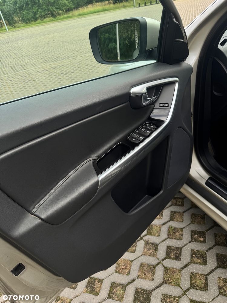 Volvo XC 60 D3 Geartronic Momentum - 29