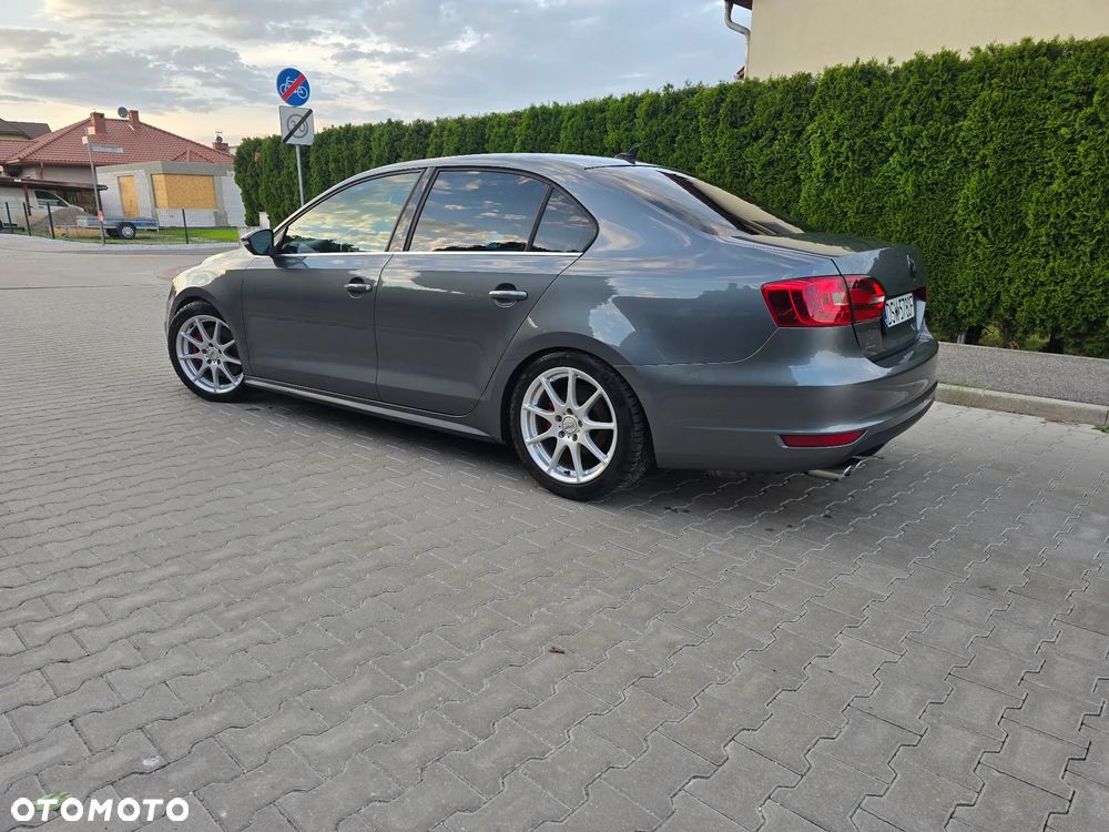 Volkswagen Jetta 2.0 TSI Highline - 8