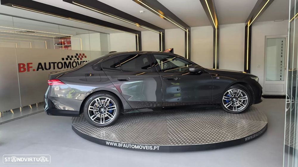 BMW 520 d Pack Desportivo M - 8