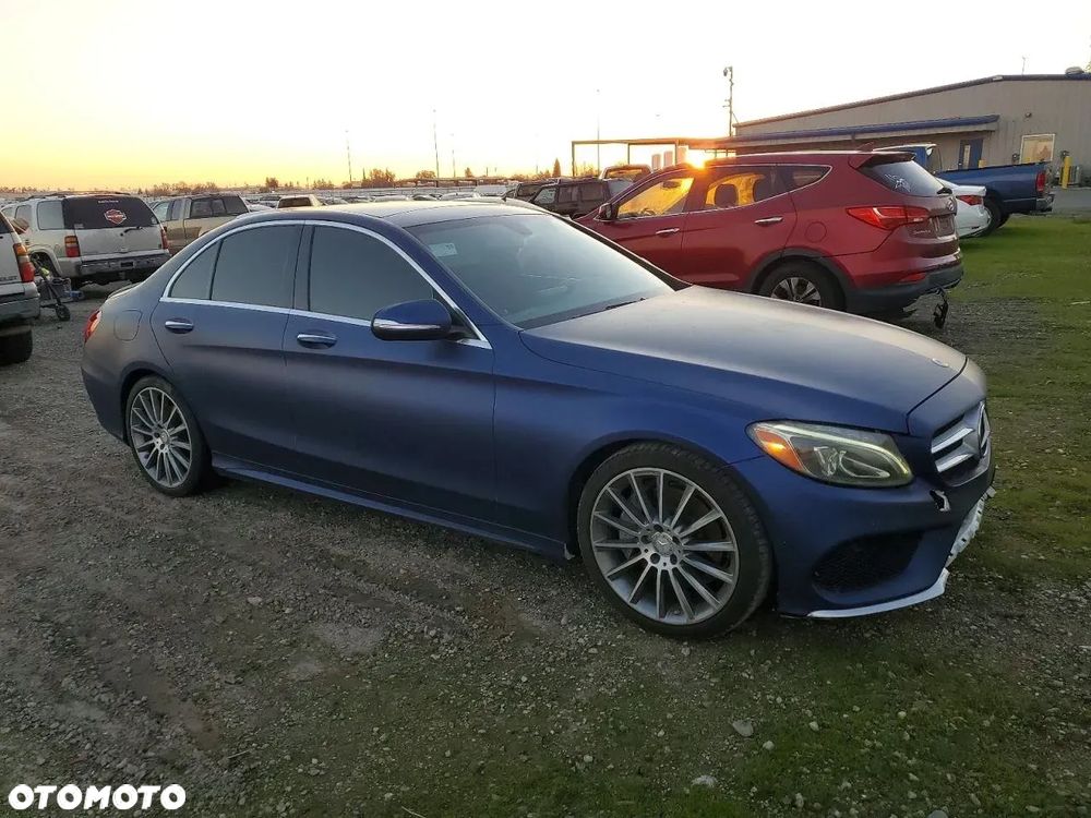 Mercedes-Benz Klasa C 300 9G-TRONIC - 2
