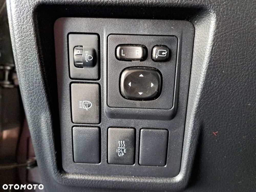 Toyota Land Cruiser - 35