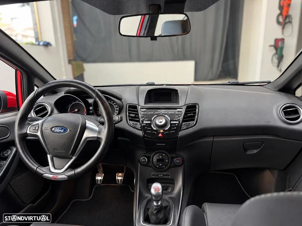 Ford Fiesta 1.6 EcoBoost c/ Pack Pele Desportiva ST - 32