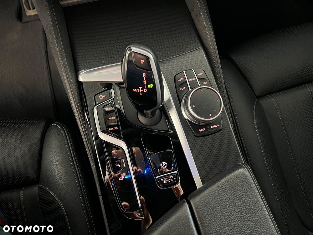 BMW Seria 5 520e M Sport sport - 19
