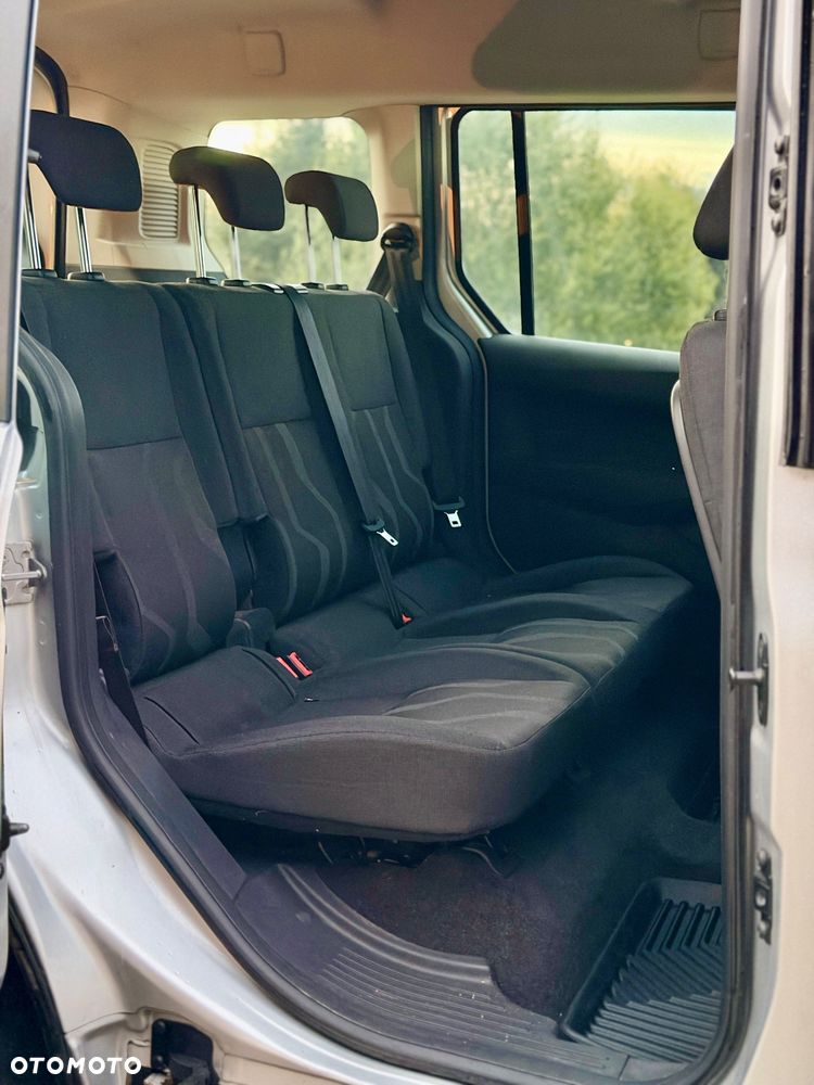 Ford Transit Connect - 23