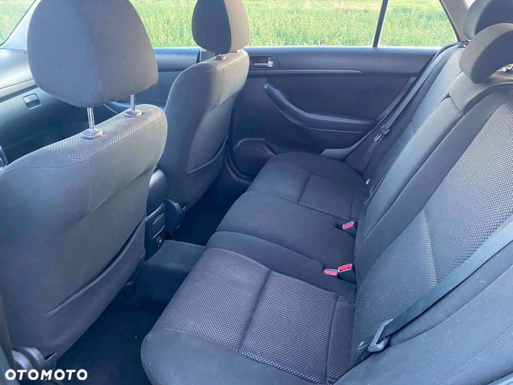 Toyota Avensis 1.8 VVT-i Sol - 21