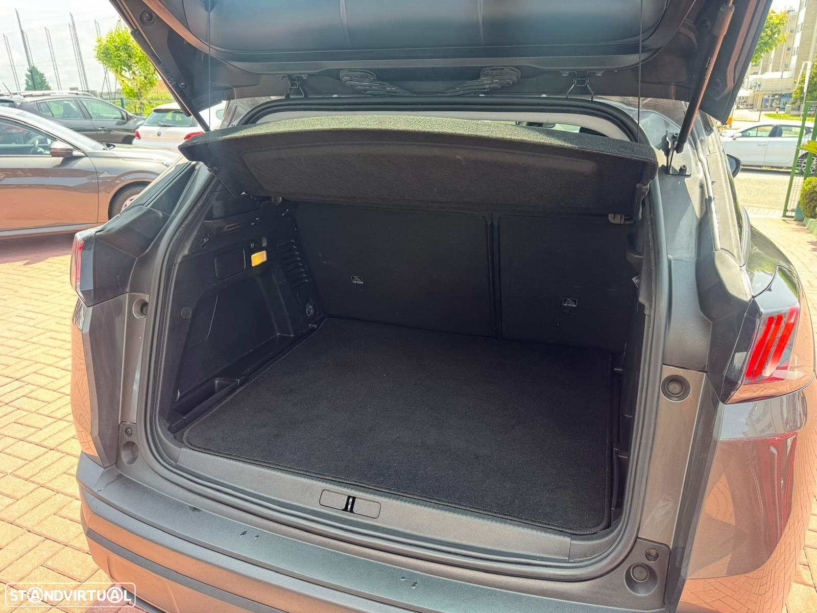Peugeot 3008 1.5 BlueHDi Active Pack EAT8 - 16