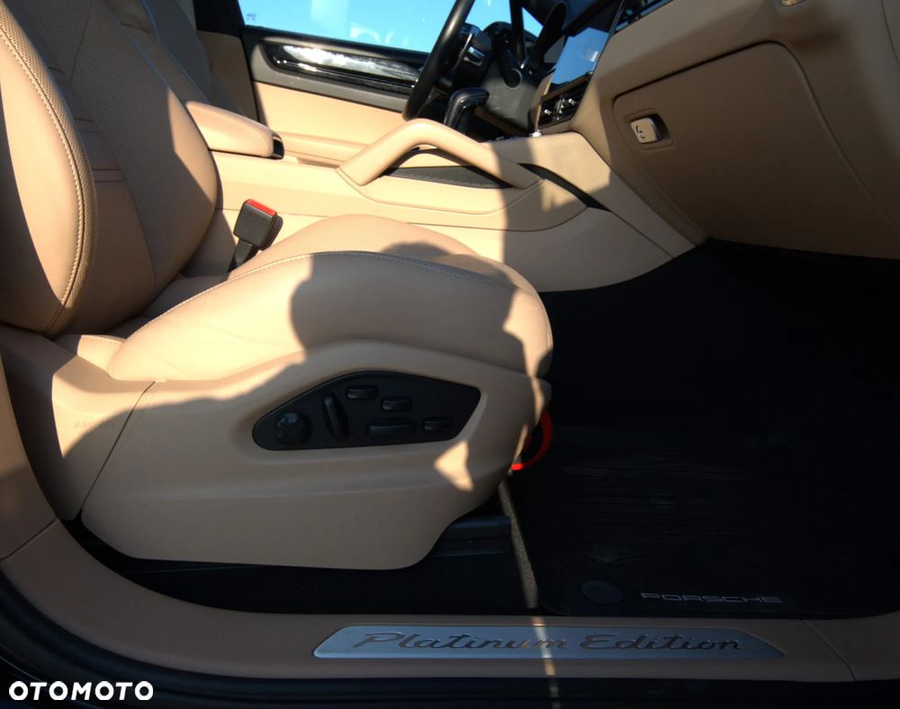 Porsche Cayenne Platinum Edition - 27