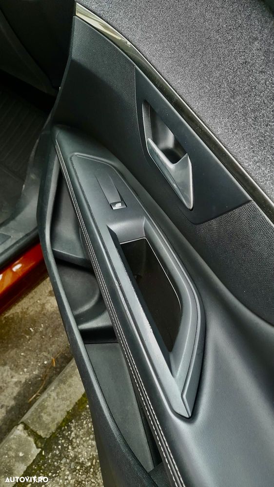 Peugeot 3008 1.6 BlueHDI S&S EAT6 Allure - 10