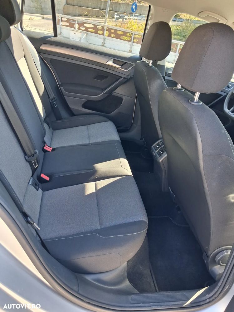 Volkswagen Golf - 8