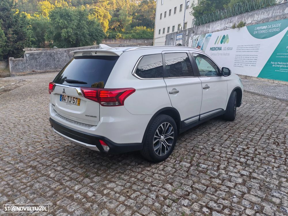 Mitsubishi Outlander 2.2 DI-D Instyle Navi - 24
