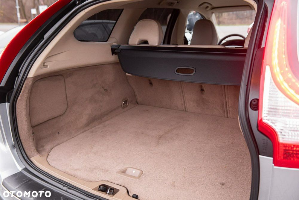 Volvo XC 60 D5 AWD Momentum - 27