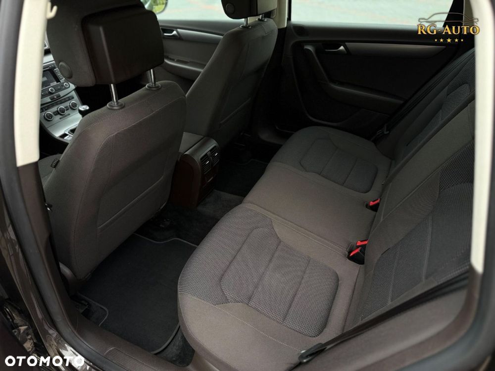Volkswagen Passat - 27