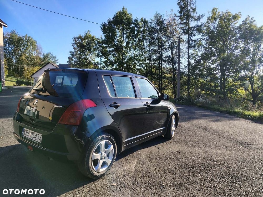 Suzuki Swift 2005 photo 4