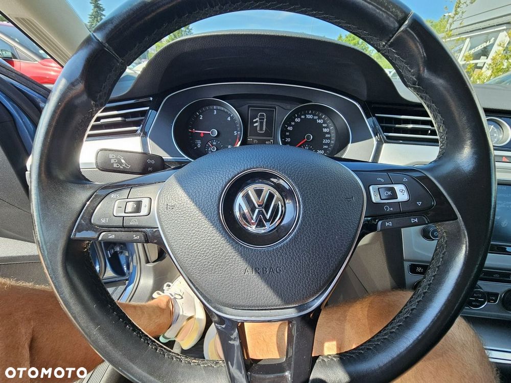 Volkswagen Passat - 23