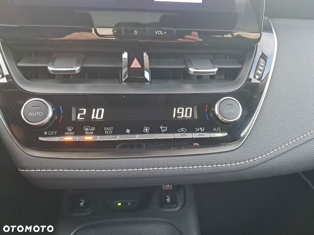 Toyota Corolla 1.8 Hybrid Comfort - 32