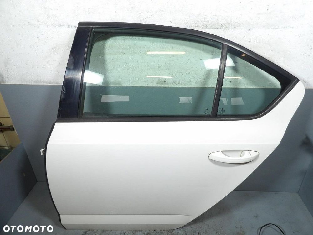 SKODA OCTAVIA III 3 LIFTBACK DRZWI TYŁ LEWE  F9E