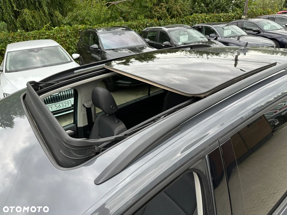 Volkswagen Touran - 33