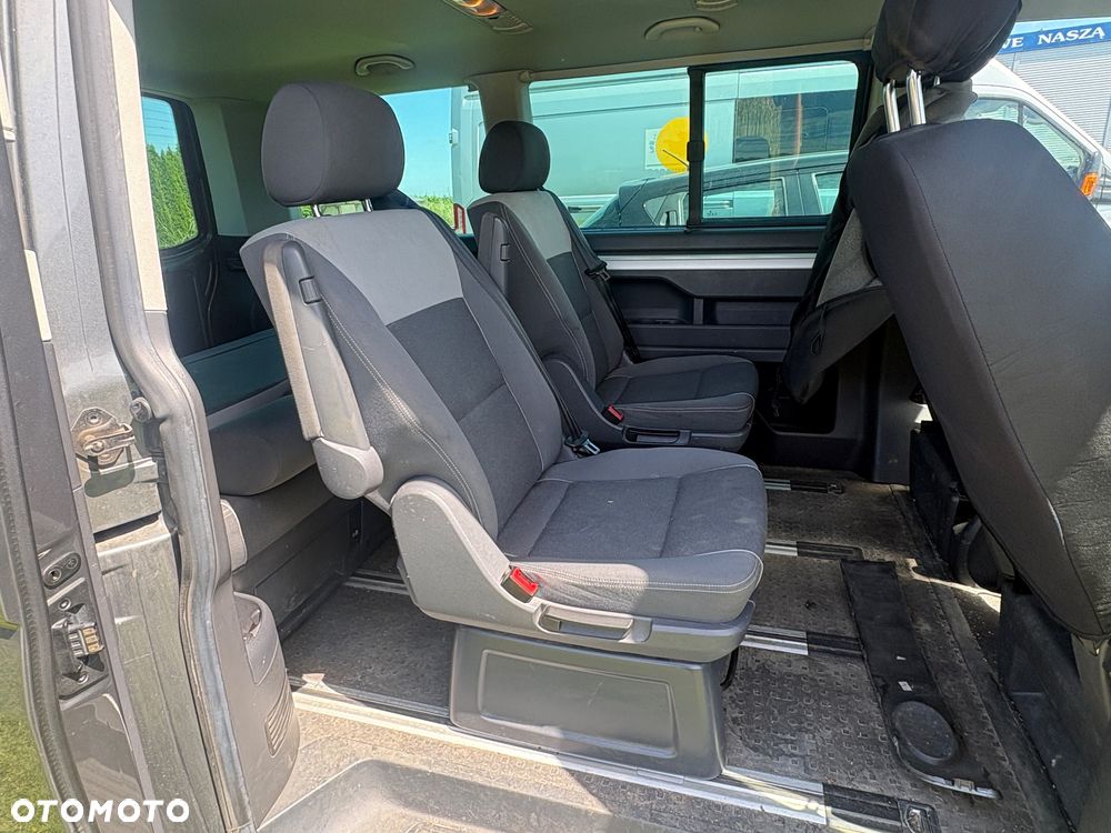 Volkswagen Multivan - 11