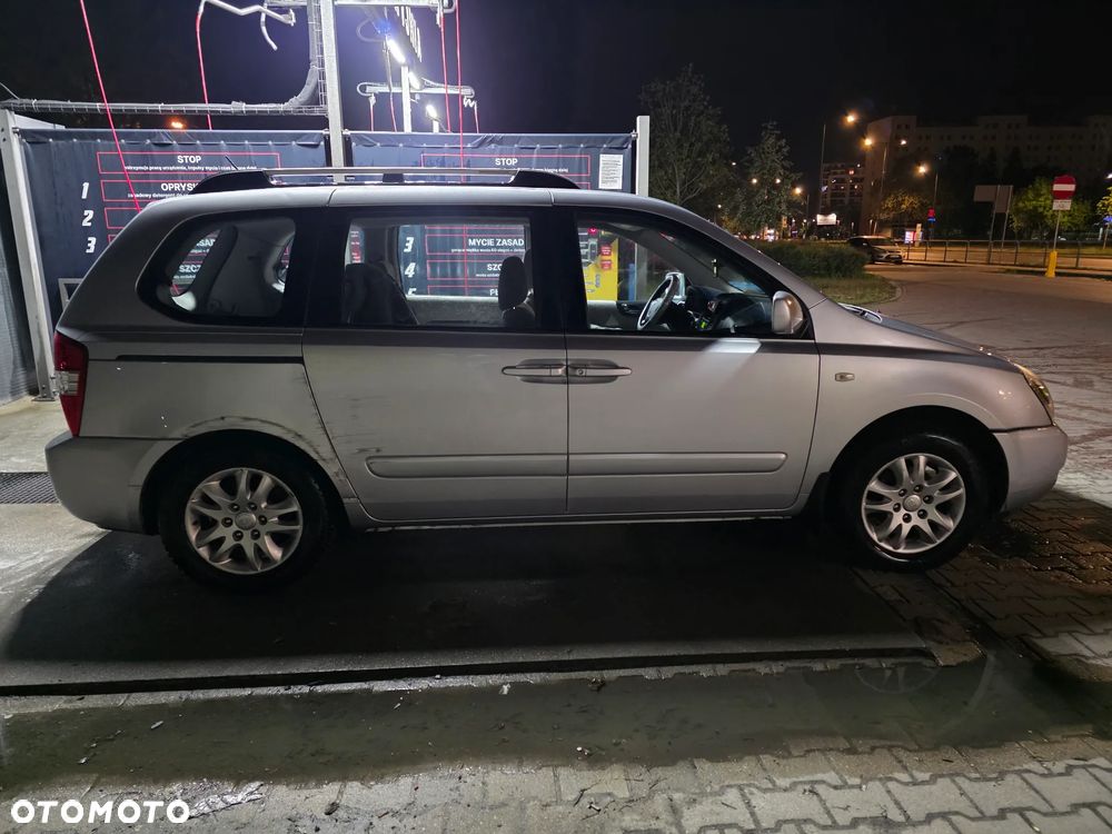 Kia Carnival - 2