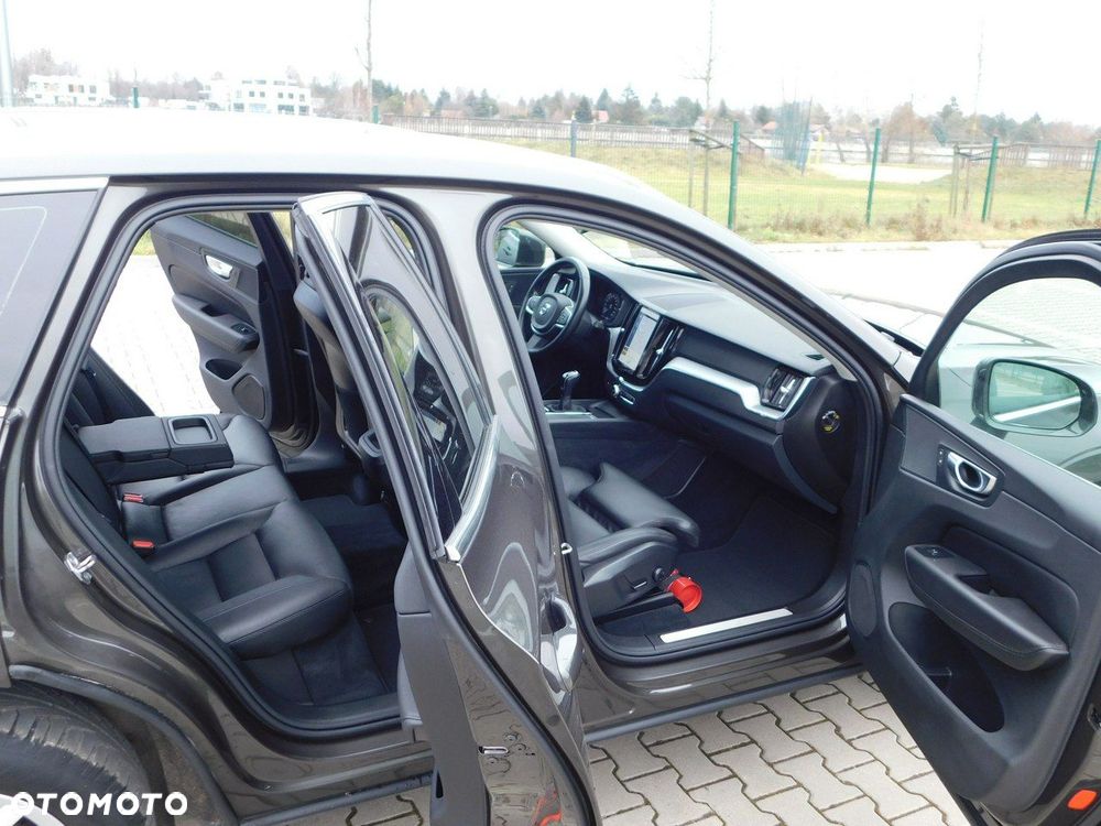 Volvo XC 60 D3 Momentum Pro - 10