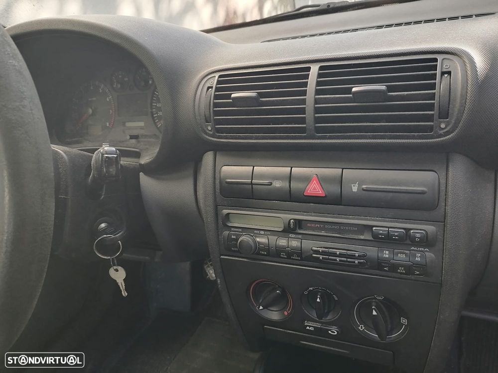 SEAT Leon 1.6 16V Signo - 9