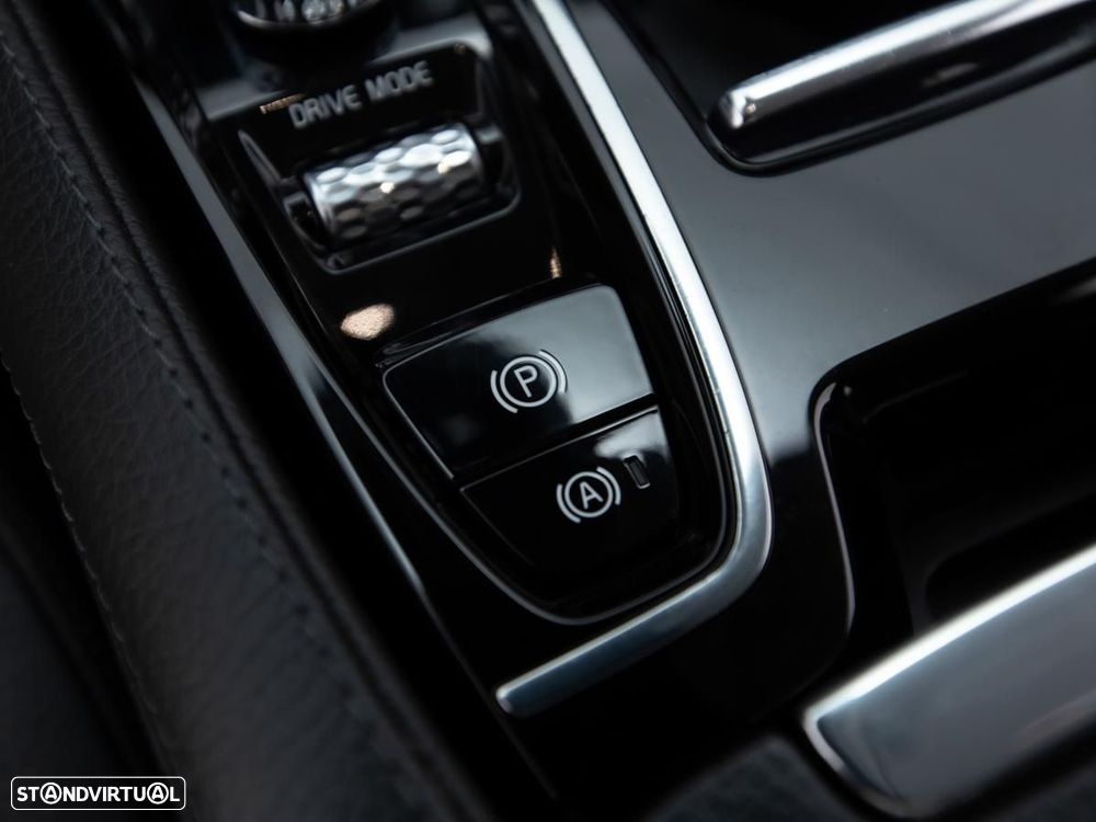 Volvo V90 2.0 T8 Momentum AWD Geartronic - 21